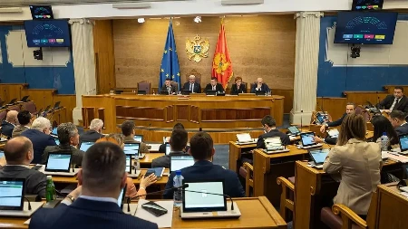 Srebrenica ponovo kao politički instrument: Nova inicijativa pred Vladom otvara pitanje nametanja kolektivne krivice Srbima