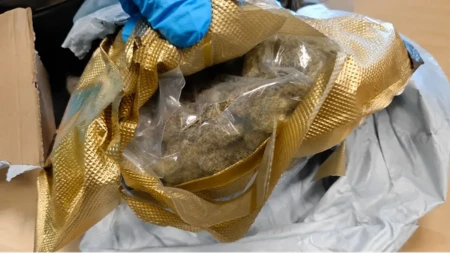 Umjesto džempera stigla marihuana: Carinici u Podgorici otvorili paket iz SAD, uhapšen mladić