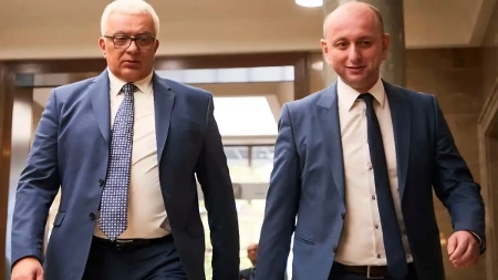 Srpski birači šalju poruku Mandiću: Knežević raste, „novi srpski odgovor“ na velikom testu