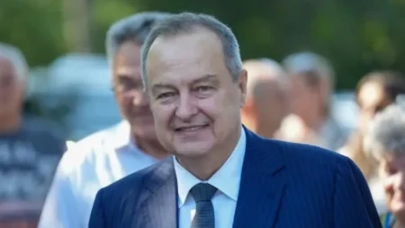 SPS ponovo sjedi na dvije stolice? Dačić uz Vučića, Ružić uz blokadere, a poslije izbora sve karte su otvorene