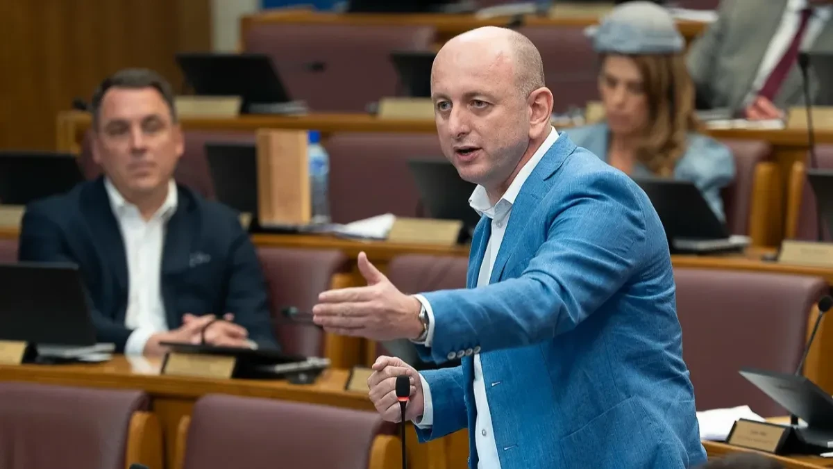 Knežević: Satler je politički osedlao i vlast i opoziciju, samo DNP ne ćuti