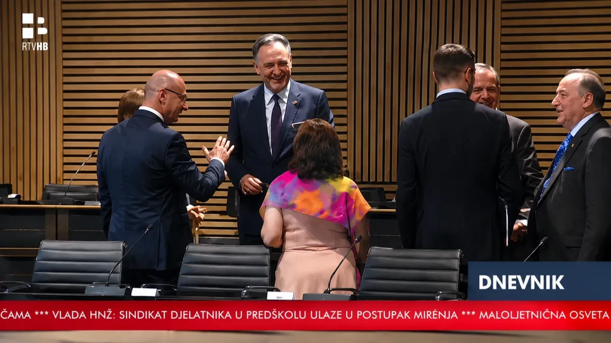 Politički spektakl se nastavlja: Ranko Krivokapić na konferenciji „hrvatskih diplomata“