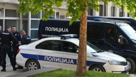 Otac dao pištolj desetogodišnjem sinu i naredio mu da puca u 25-godišnjaka?!