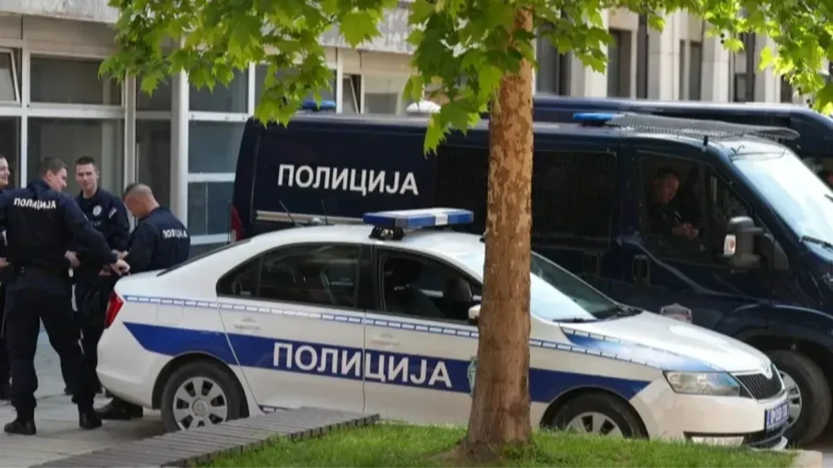 Otac dao pištolj desetogodišnjem sinu i naredio mu da puca u 25-godišnjaka?!