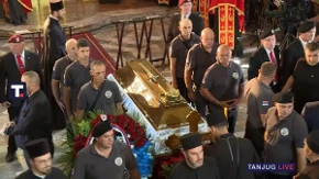 POSLEDNJI ISPRAĆAJ GENERALA RATKA MLADIĆA Rijeka ljudi od ranog jutra čeka da oda počast srpskom heroju