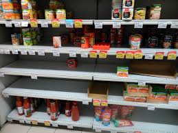 MANIČNA KUPOVINA: Supermarketi globalno obuzdavaju kupce | Mondo ...